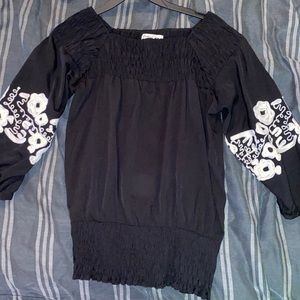 NWT Jennifer and Grace Embroidered Top